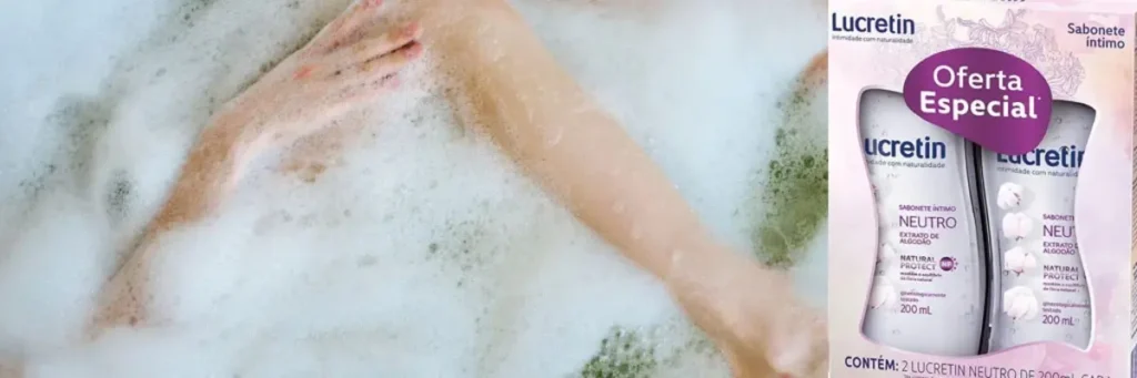 Mulher se sentindo fresca e segura usando sabonete íntimo durante a  rotina diária.